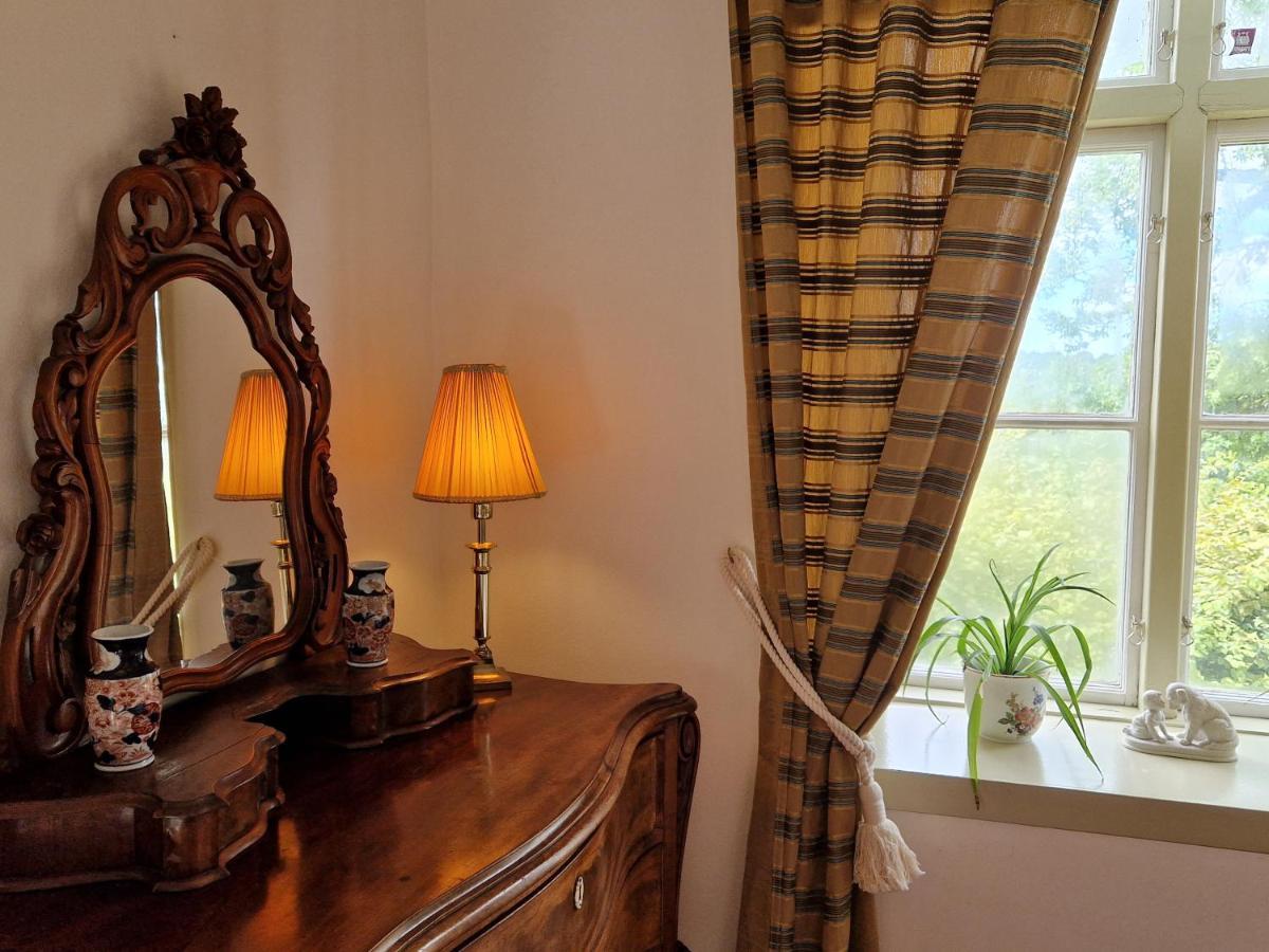 Hostal Naeaes Slott Floda  Exterior foto