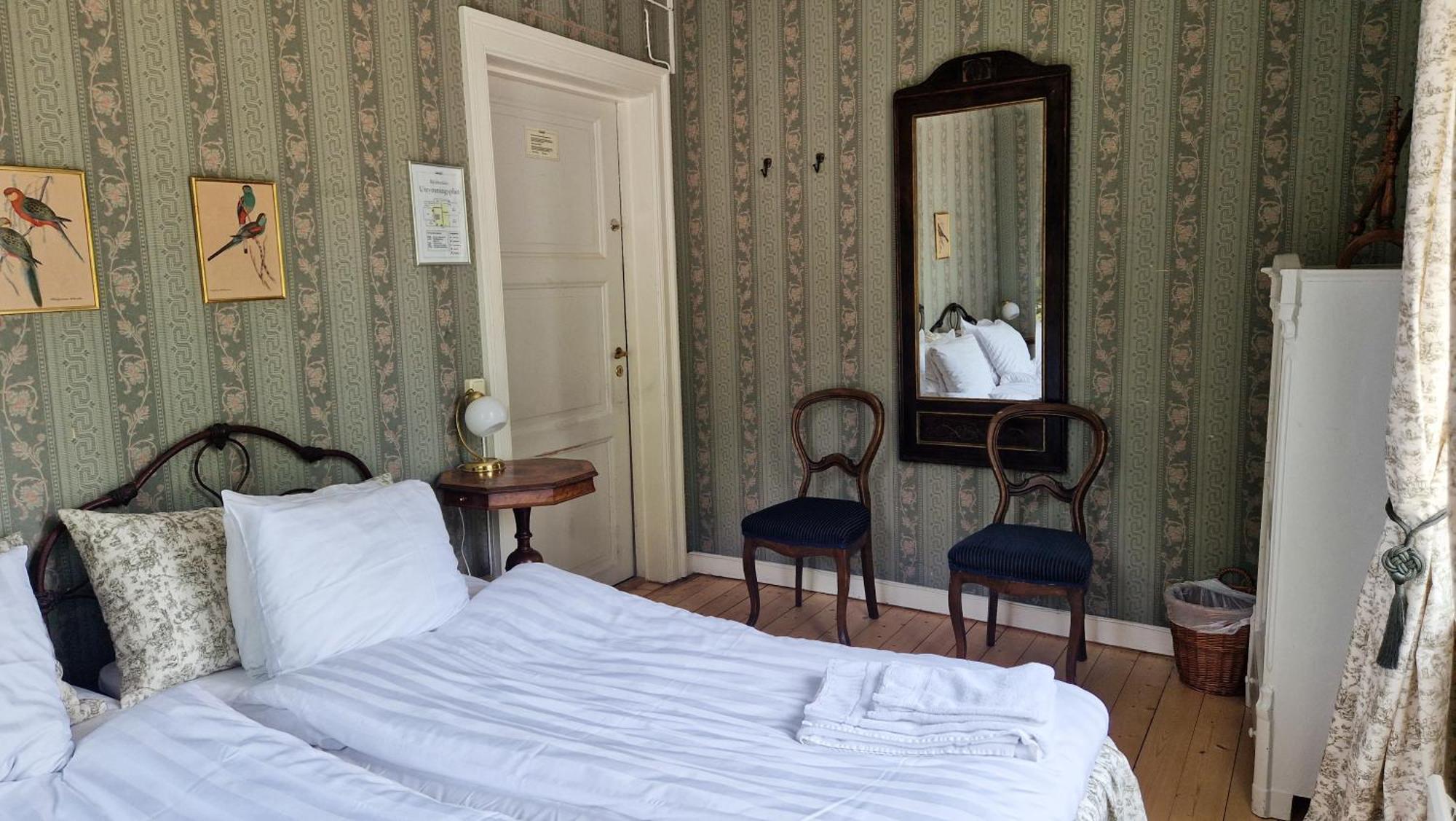 Hostal Naeaes Slott Floda  Exterior foto